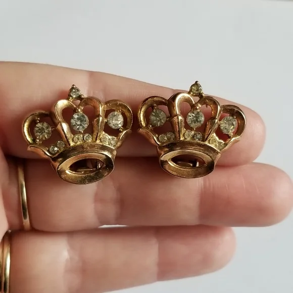 Relisted-Vintage crown shaped clip earrings gold tone clear rhinestones royal - Picture 3 of 17